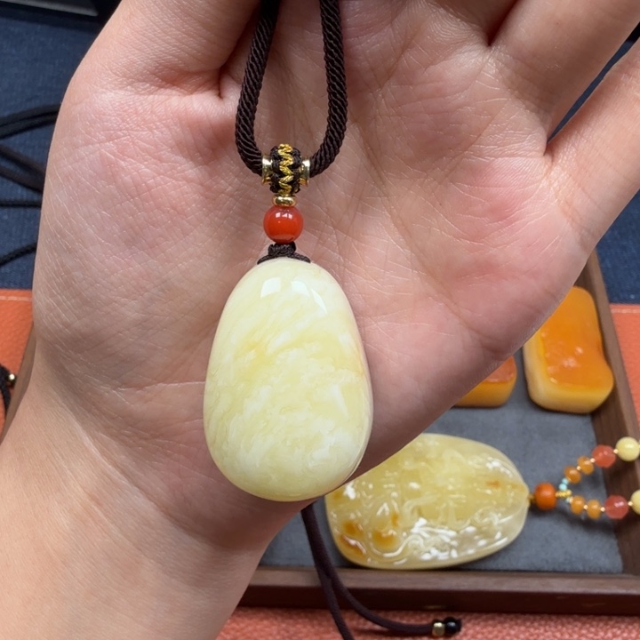 蜜蜡未镶嵌吊坠(赠链)