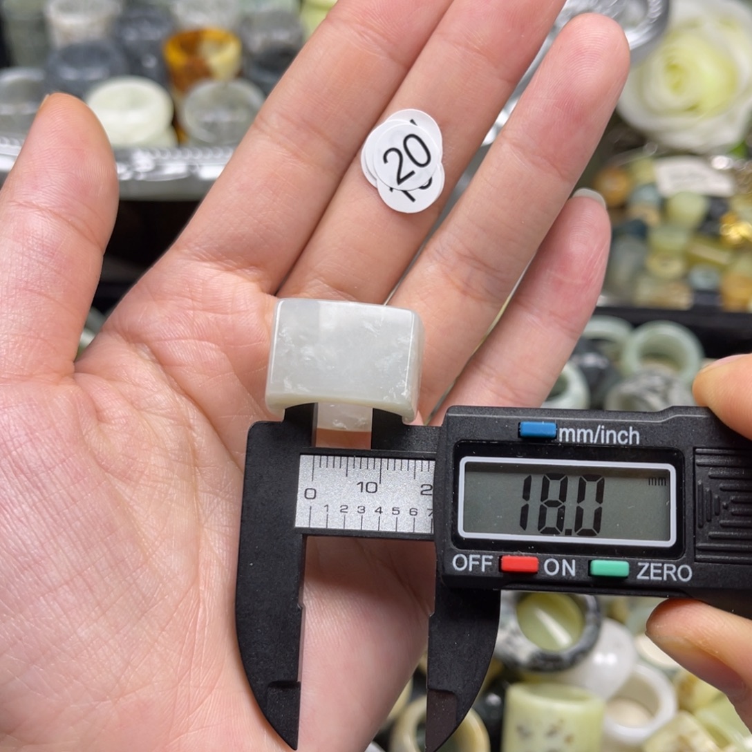 蛇纹石玉未镶嵌戒指