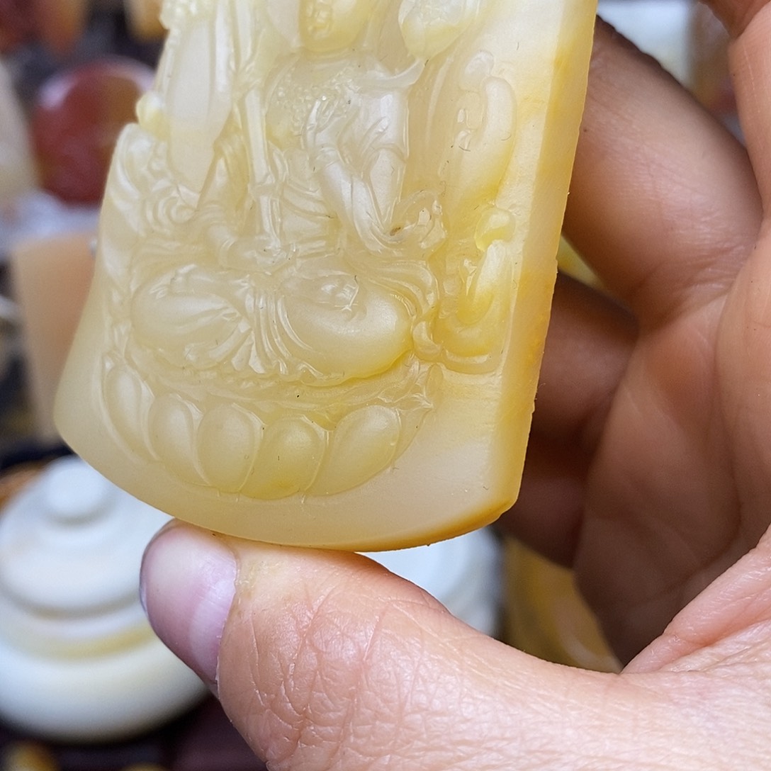 石英质玉（黄龙玉）颈饰未镶嵌