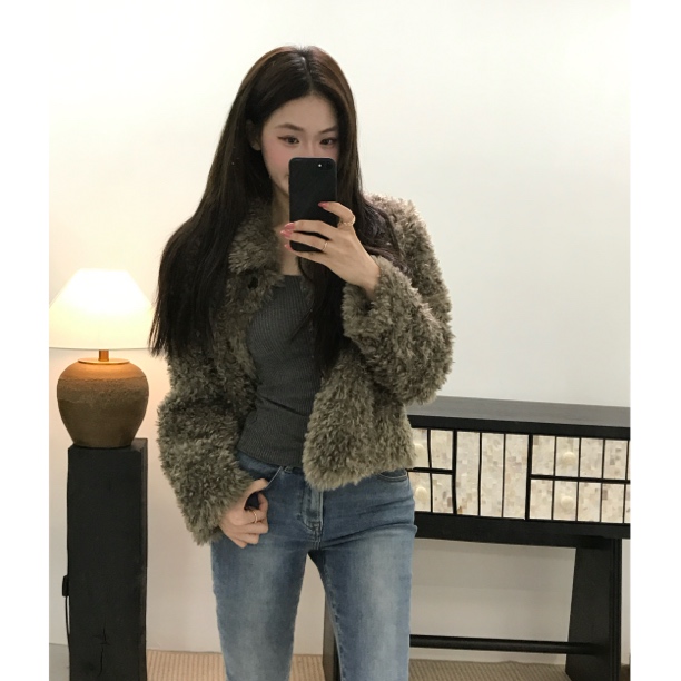 陈椿儿 暮光短款方领环保软糯羊羔毛毛毛外套