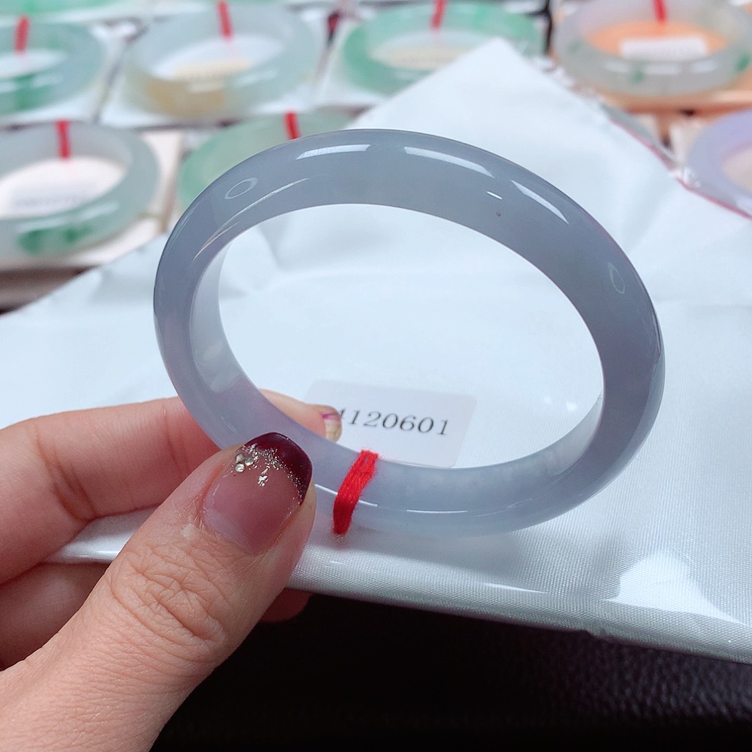 翡翠手镯（贵妃镯）未镶嵌