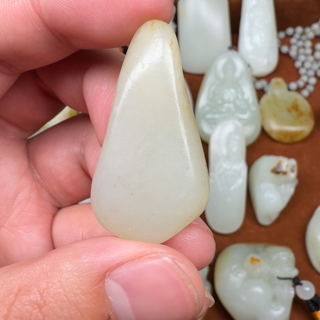 和田玉未镶嵌颈饰