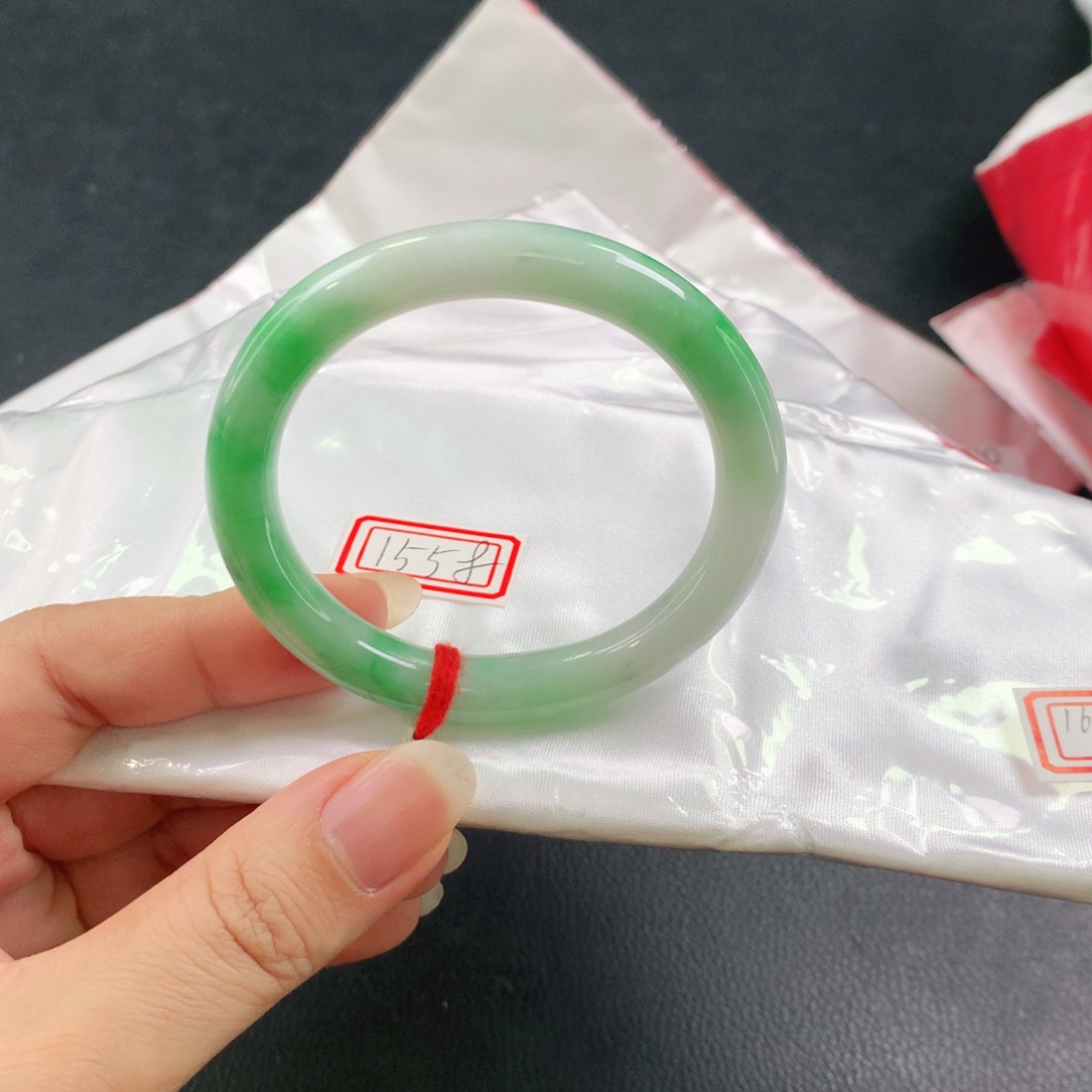 未镶嵌手镯（贵妃镯）翡翠03