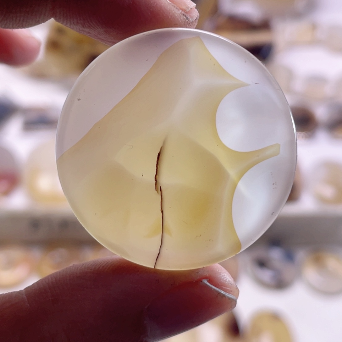 玛瑙/玉髓未镶嵌珠宝奇石