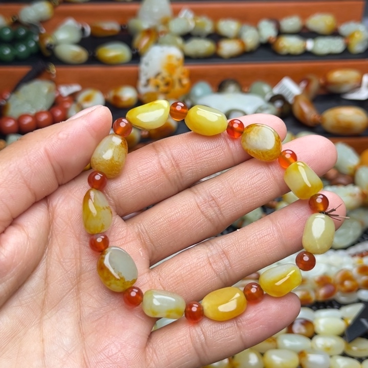 和田玉颈饰未镶嵌