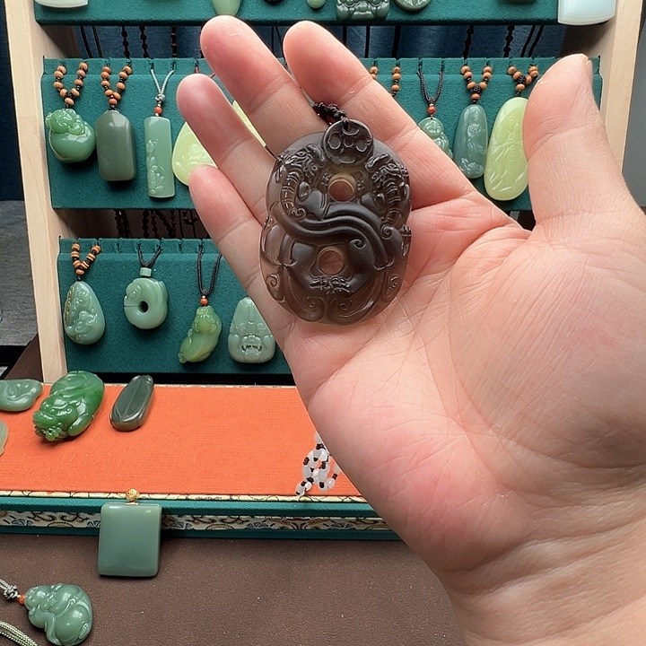 黑曜岩颈饰未镶嵌