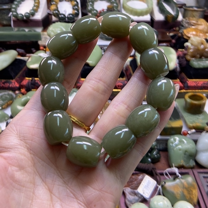 未镶嵌手串岫岩老玉（透闪石质玉）一**色
