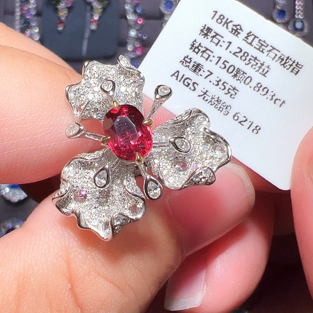 戒指18K金镶嵌红宝石