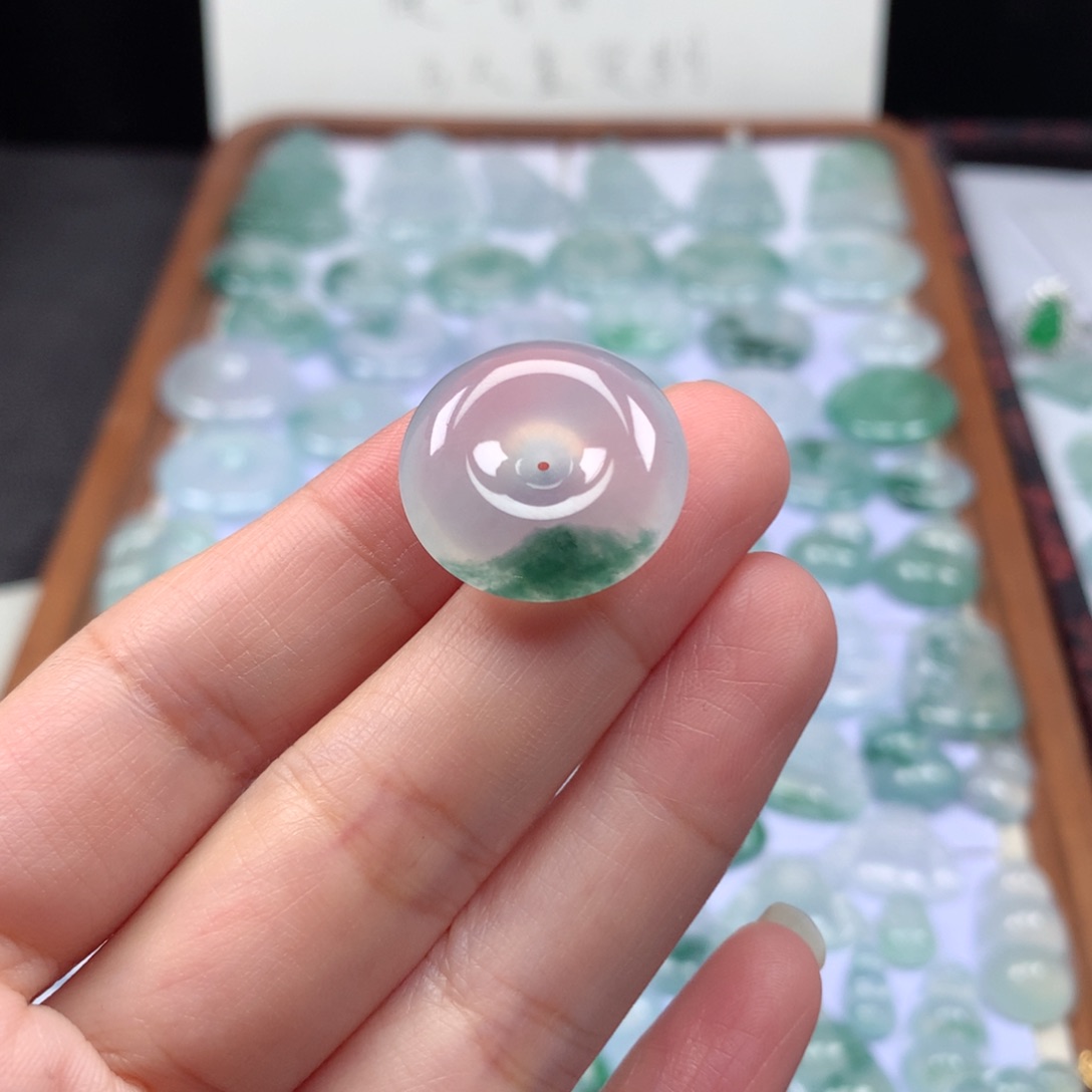 颈饰未镶嵌翡翠冰种飘花肥扣子