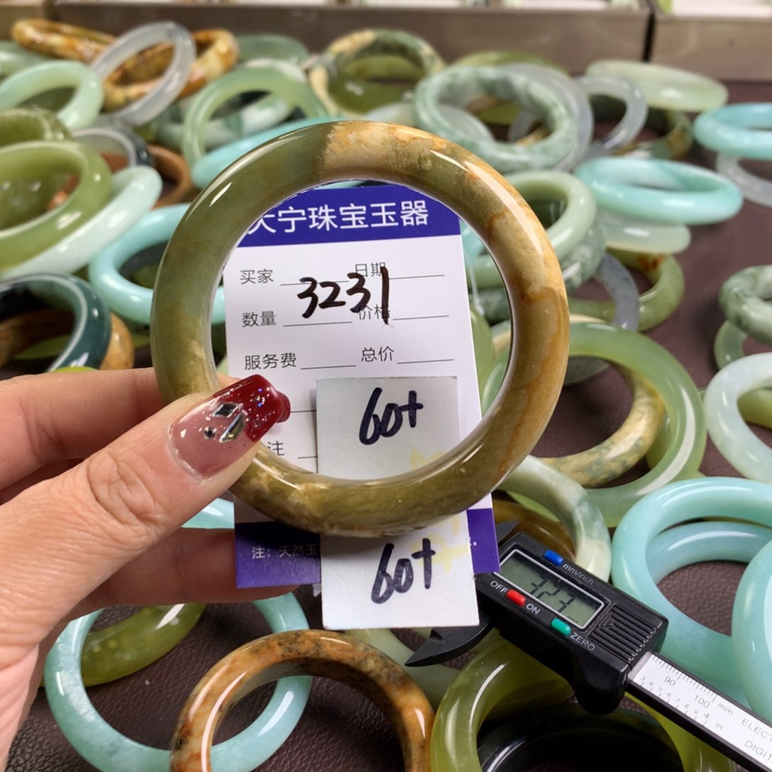 蛇纹石玉手镯未镶嵌3231