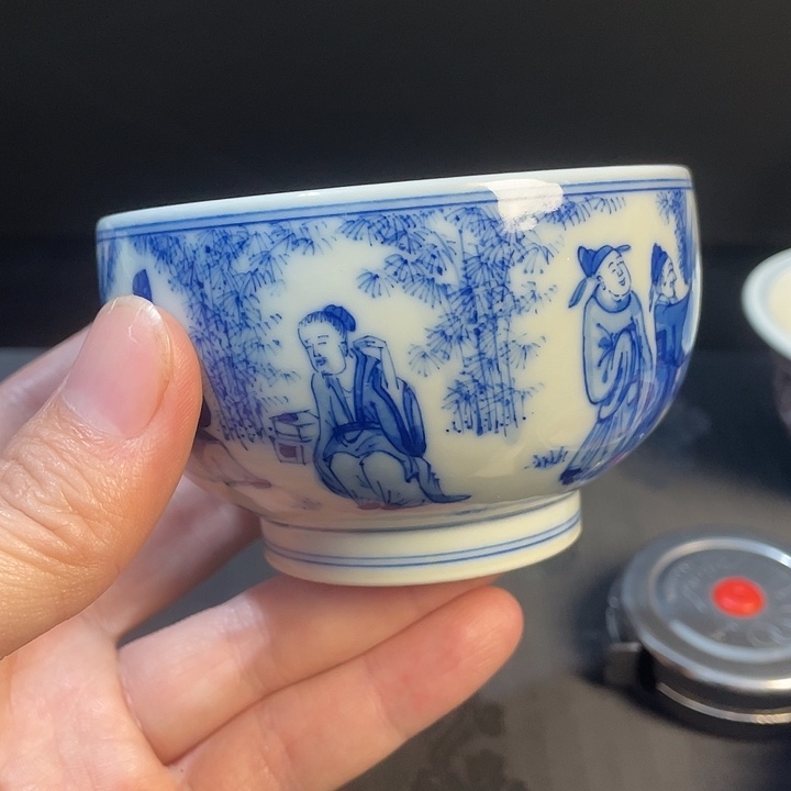 用***3青花釉里红主人杯