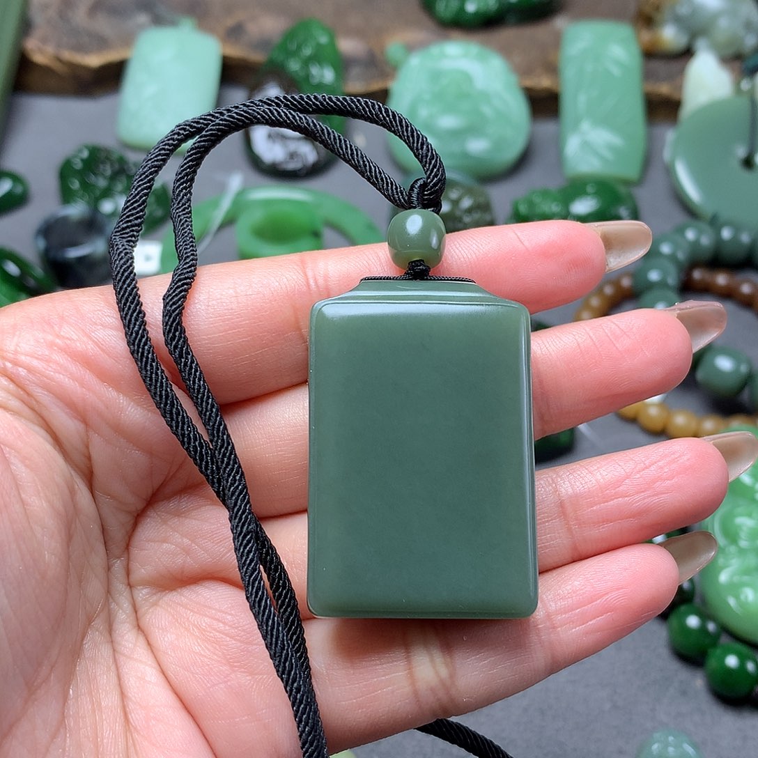 和田玉颈饰未镶嵌吉*尼