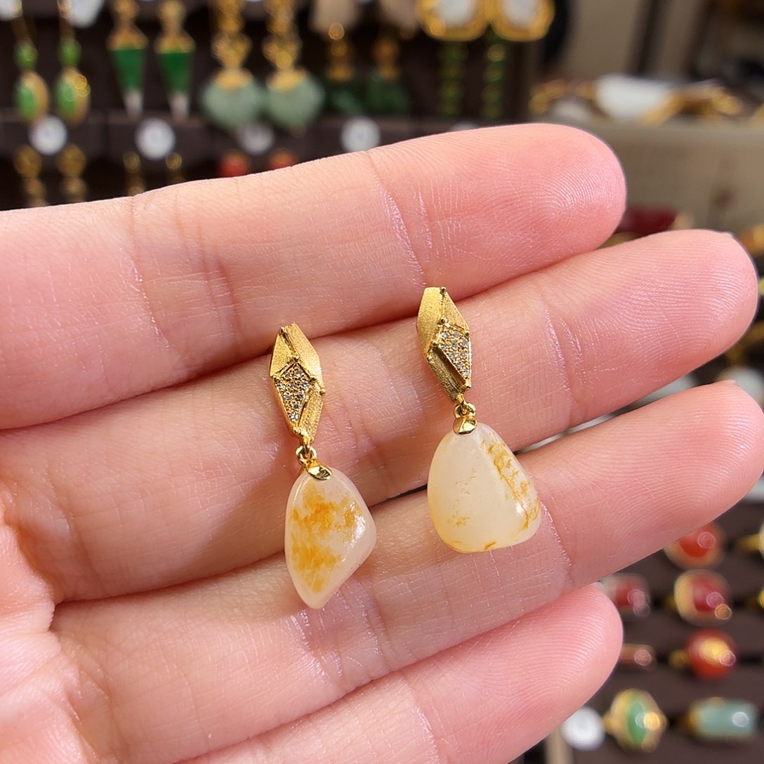 颈饰18K金镶嵌和田玉