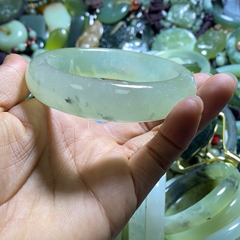 岫玉手镯未镶嵌60口径