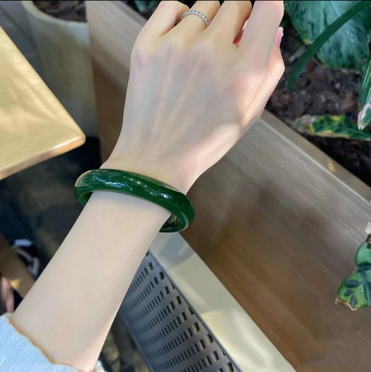 天然辰砂天然辰砂玉承妃色精美文玩手镯H-0080