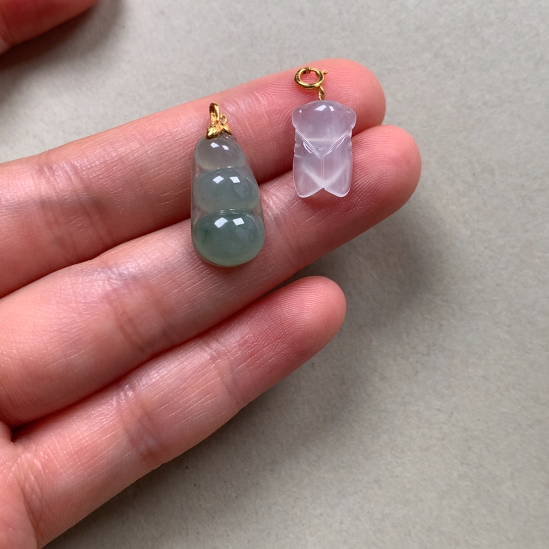 翡翠18K金镶嵌颈饰豆