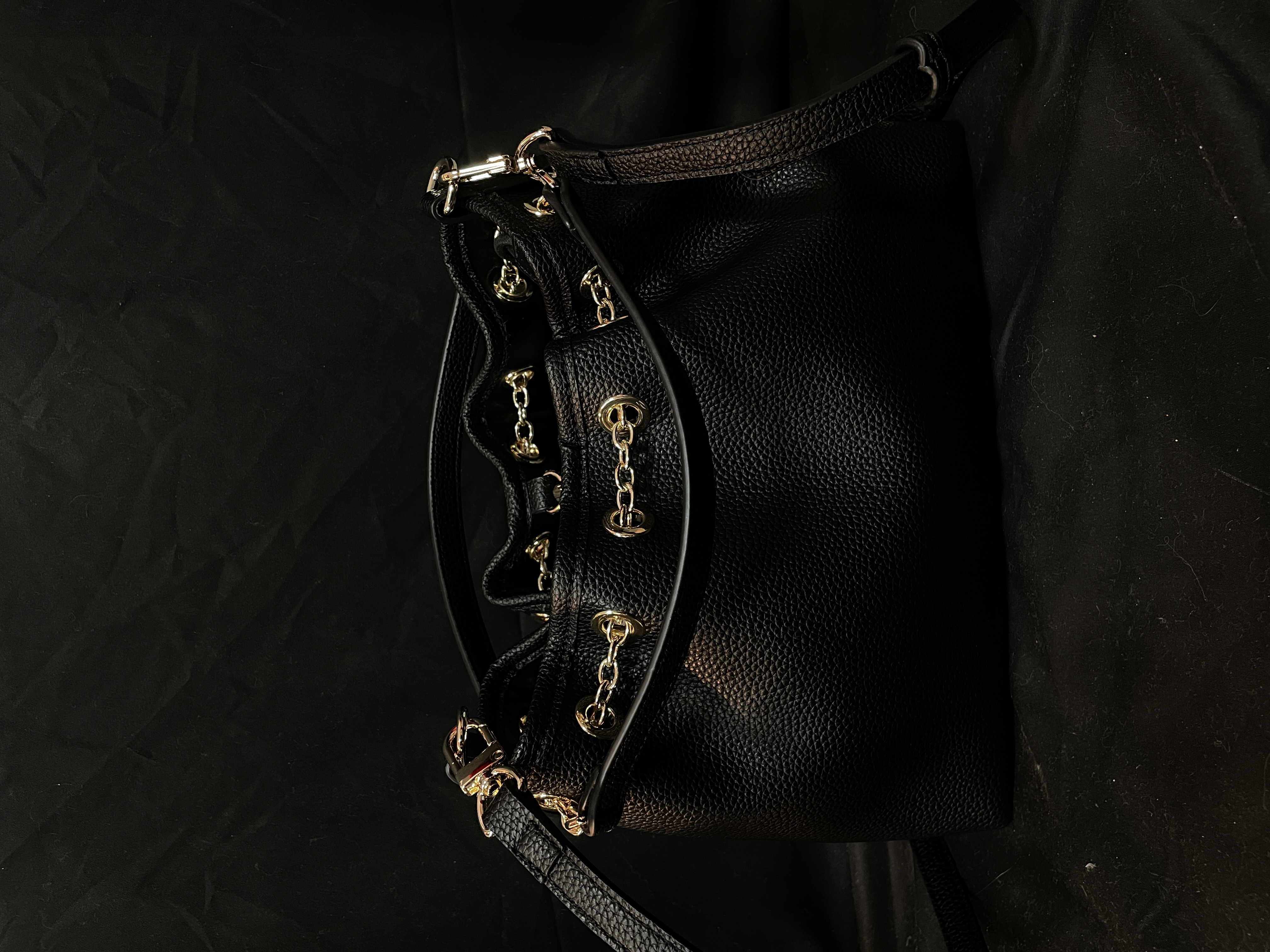 LQ-WITH-QUEEN真皮女包抽绳水桶黑色