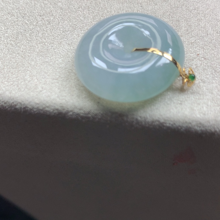 翡翠18K金镶嵌颈饰吊坠