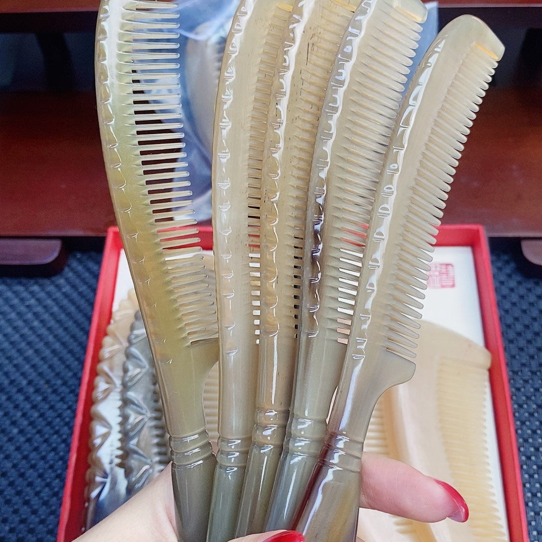 纯手工制作纯牛角梳子
