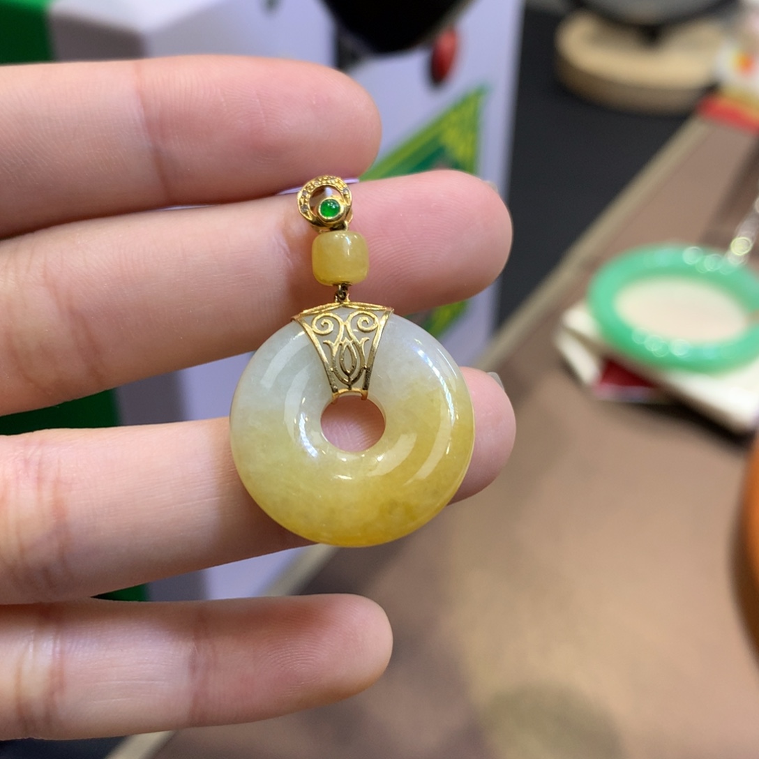 翡翠18K金镶嵌颈饰翡翠