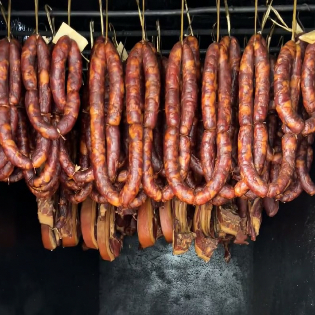 云南昭通大关农家粮食猪肉纯手工腊香肠现场称重一物一拍