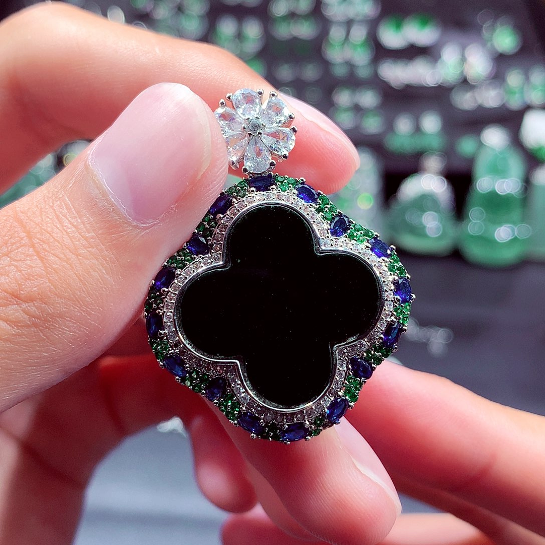 翡翠未镶嵌颈饰挂件