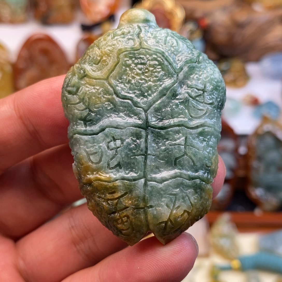 翡翠未镶嵌颈饰富甲天下