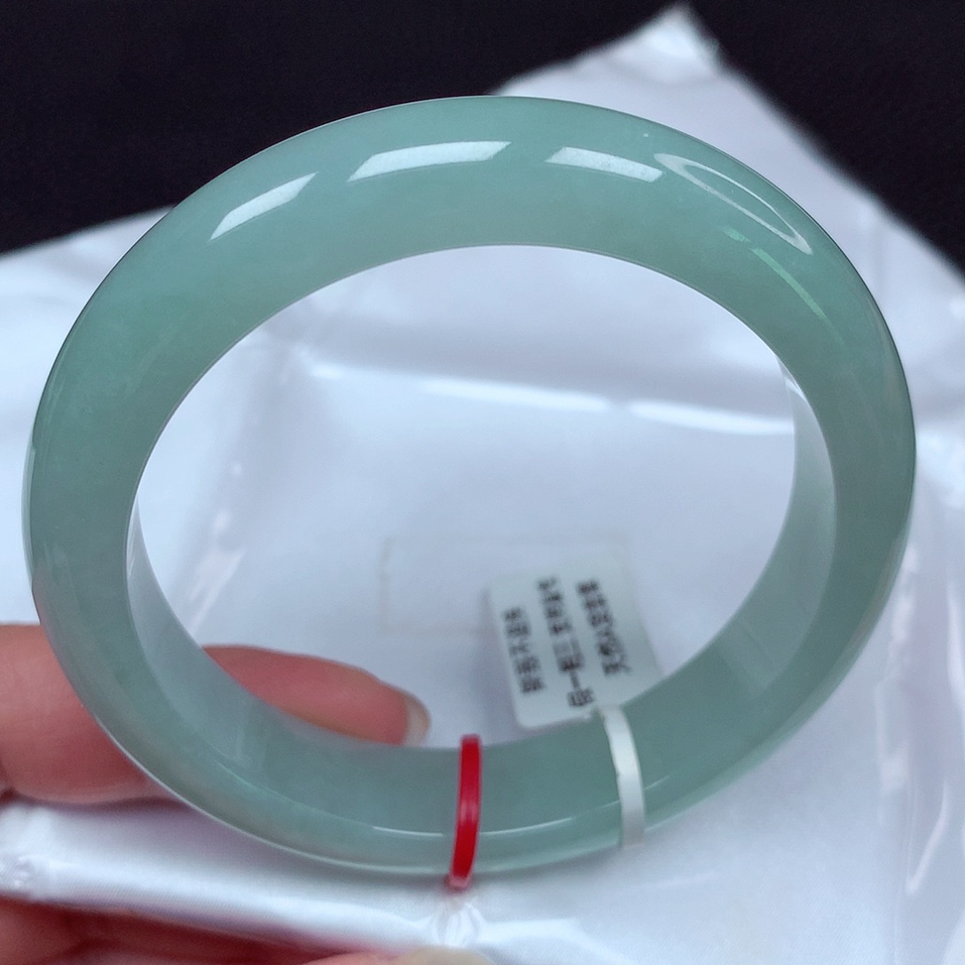 翡翠手镯未镶嵌糯冰