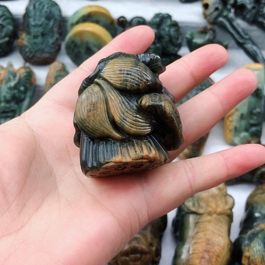 岫岩河磨玉（透闪石质玉）把件未镶嵌