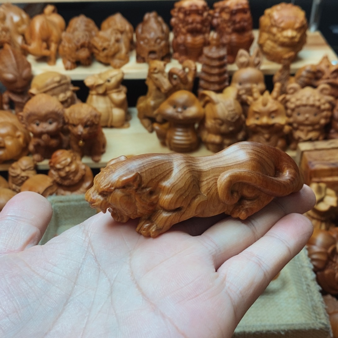 木质崖柏木雕   。