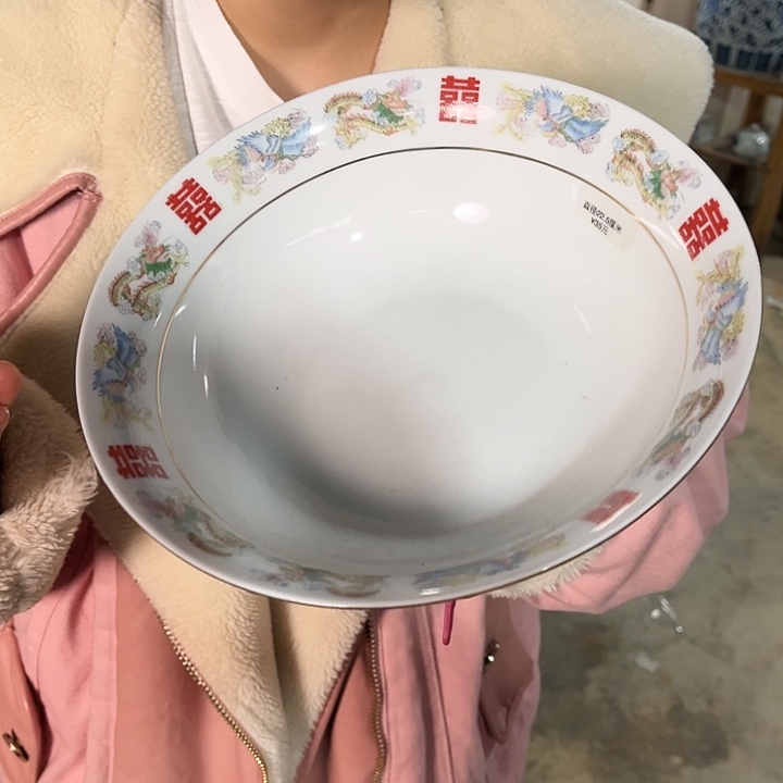 瓷片景德镇陶瓷汤碗。22.5厘米。