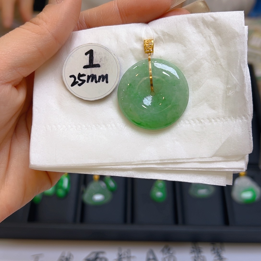 翡翠颈饰18K金镶嵌翡翠