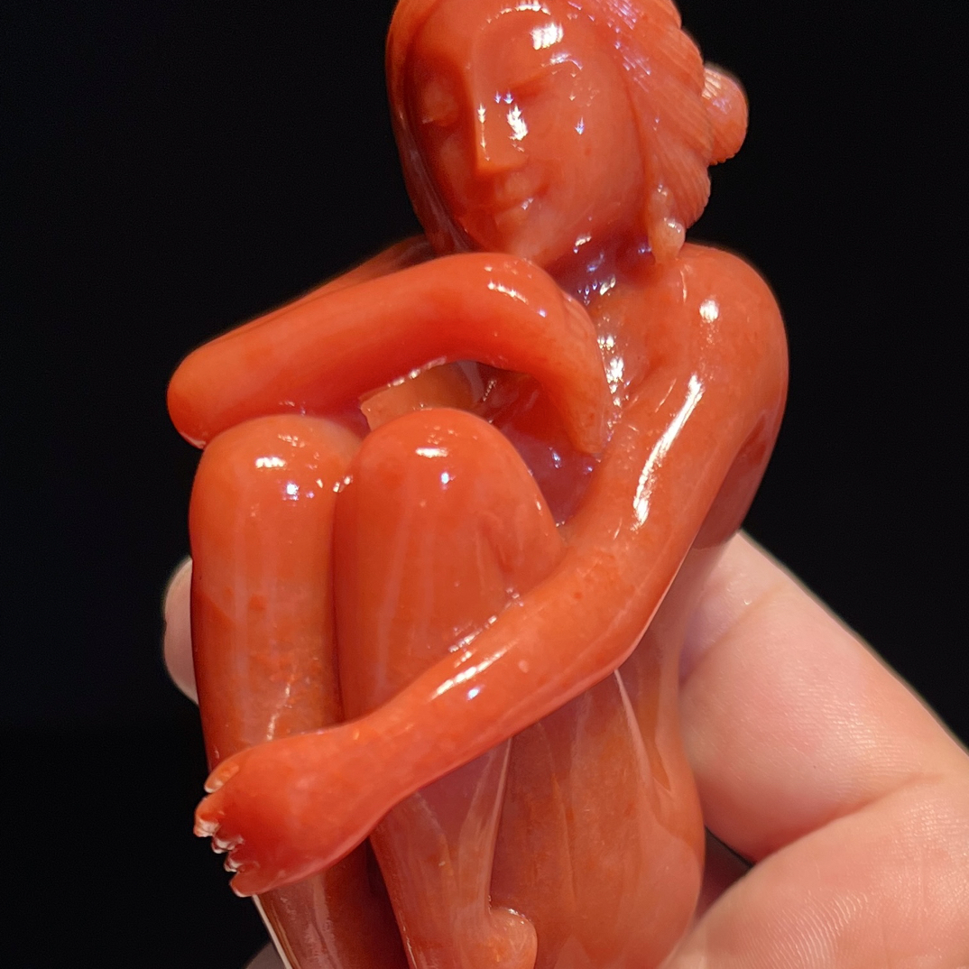 精品蜡烛红芙蓉石美女雅玩 重174克 尺寸8.3/5.2/3.8cm