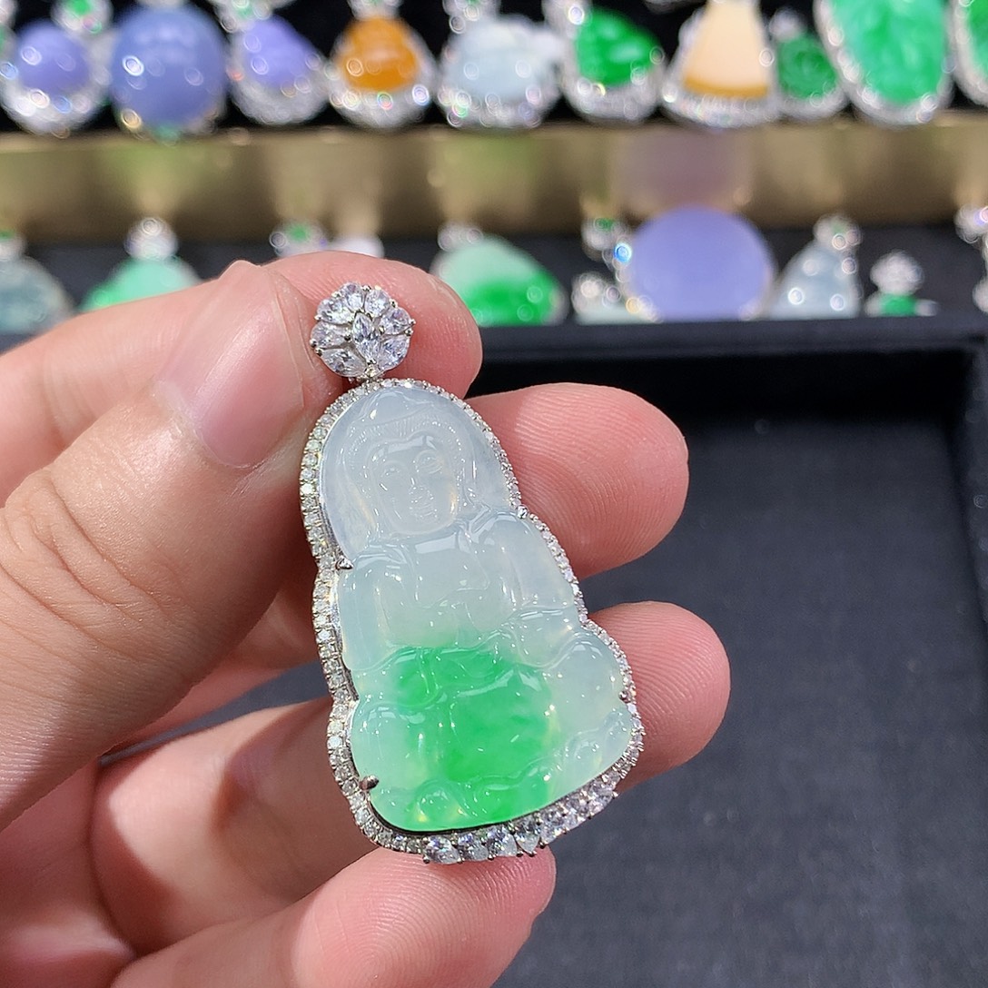 翡翠18K金镶嵌颈饰