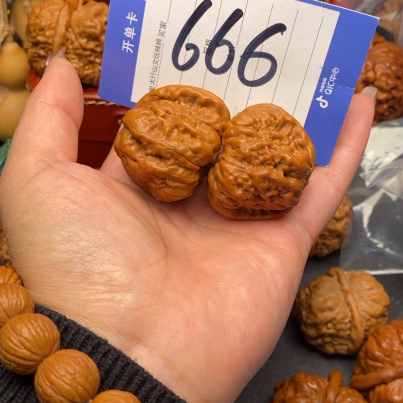 【闪购商品】文玩核桃把件?****?文玩核桃666