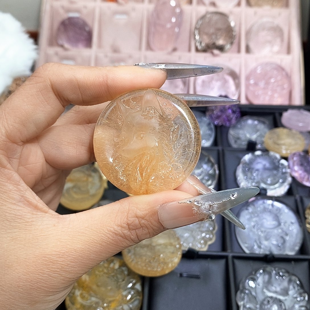 天然水晶九尾狐狸吊坠女士可爱雕刻精美手工