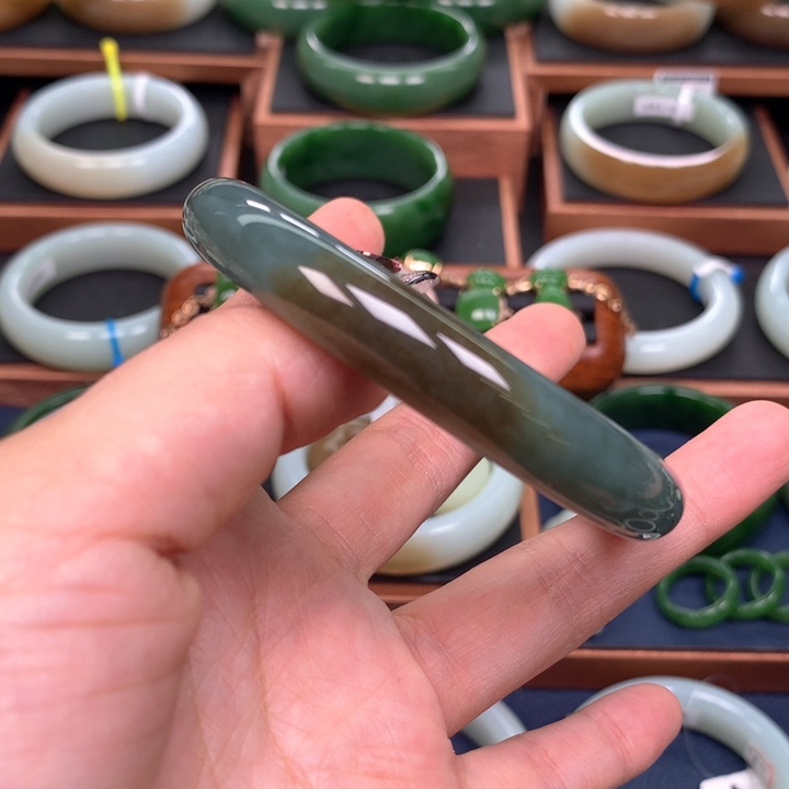 和田玉手镯58圈口未镶嵌晨