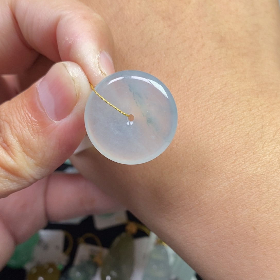 翡翠未镶嵌颈饰平安扣