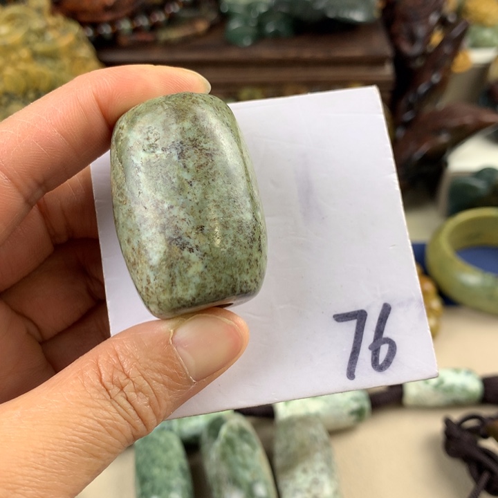 岫岩河磨玉（透闪石质玉）挂件有瑕未镶嵌幸****云