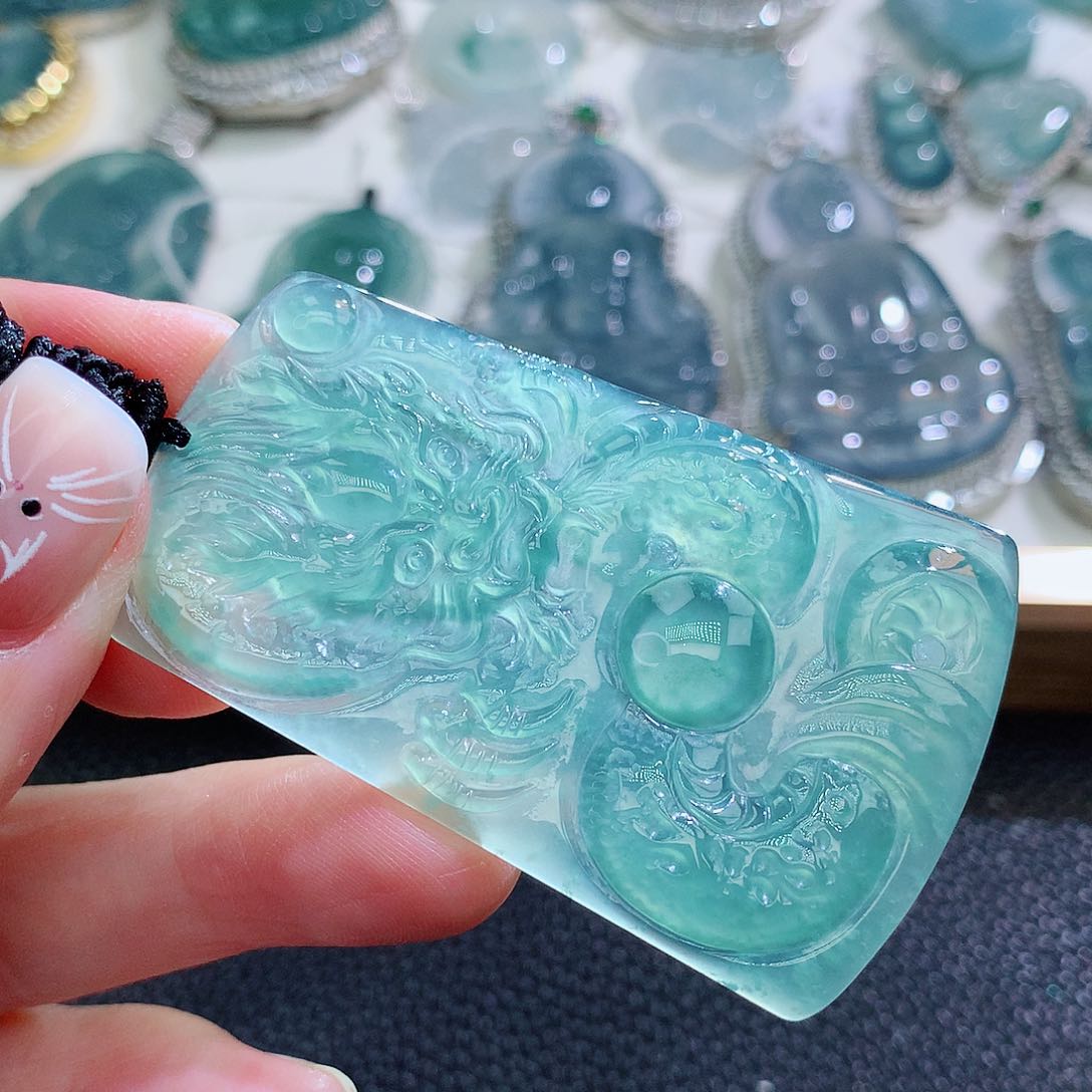 翡翠挂件未镶嵌翡翠