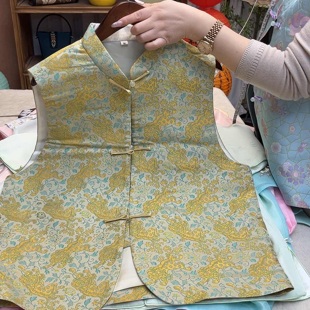 刺绣医****爱欧根纱成衣胸围16