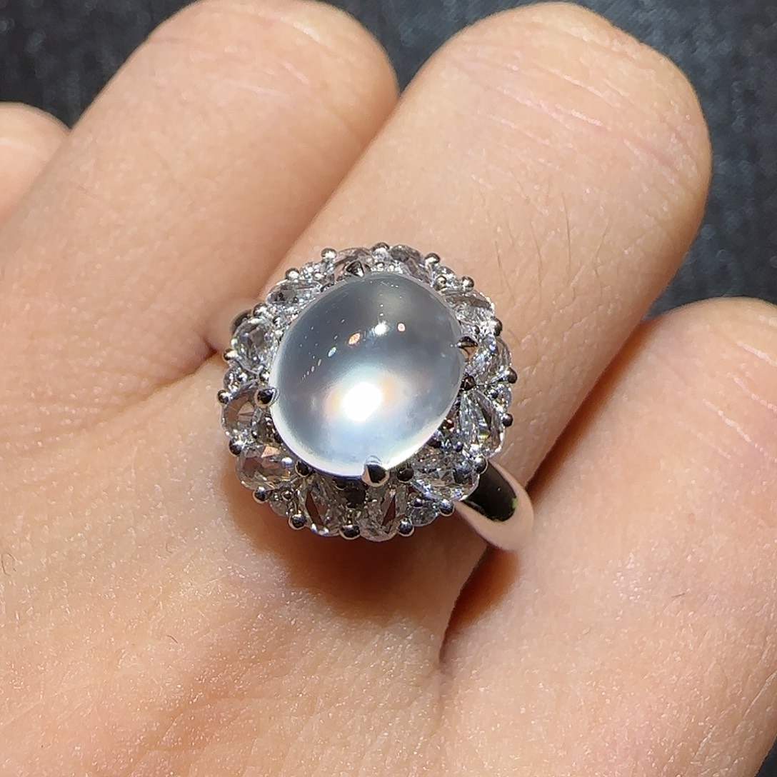 翡翠18K金镶嵌戒指蛋面