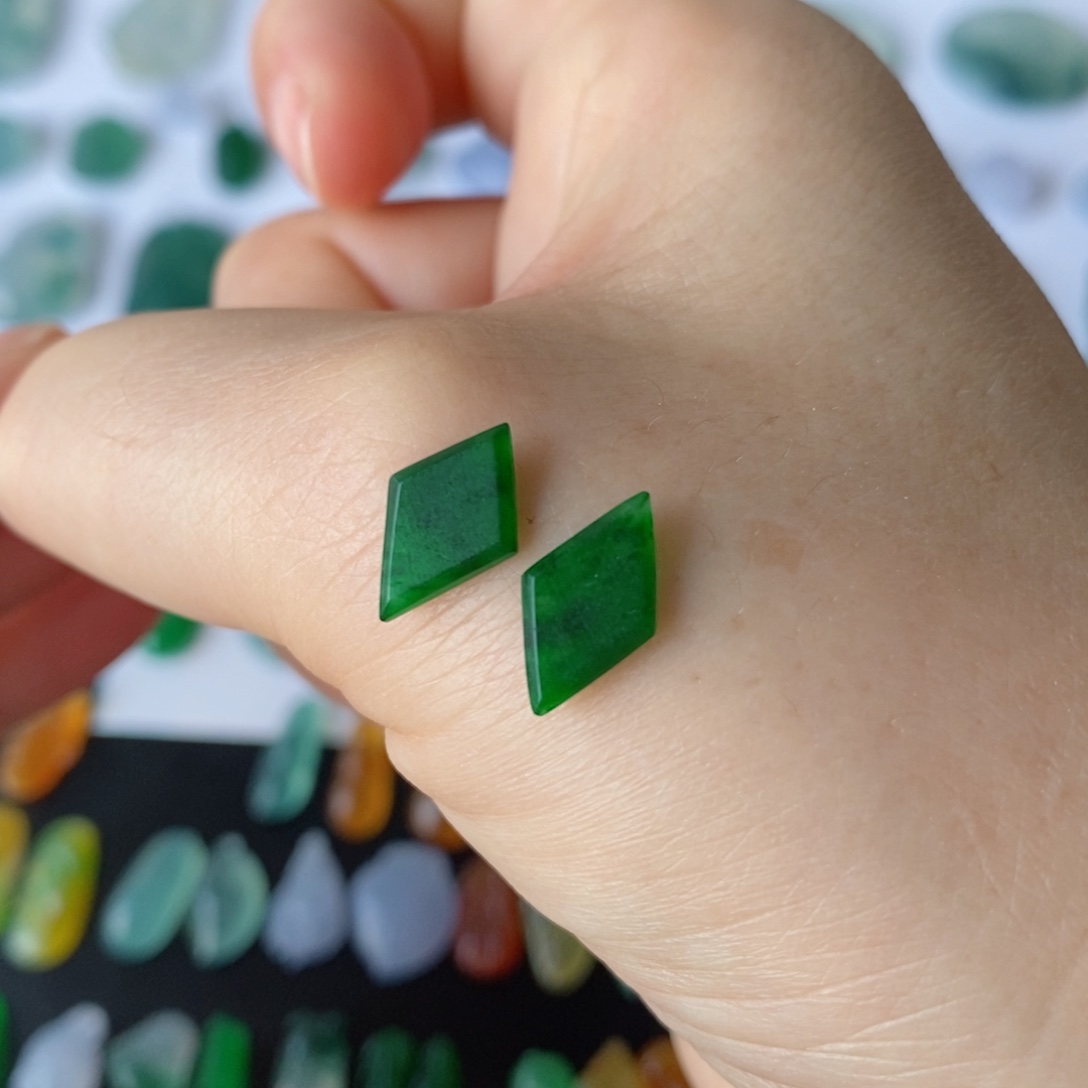 定制翡翠未镶嵌耳坠