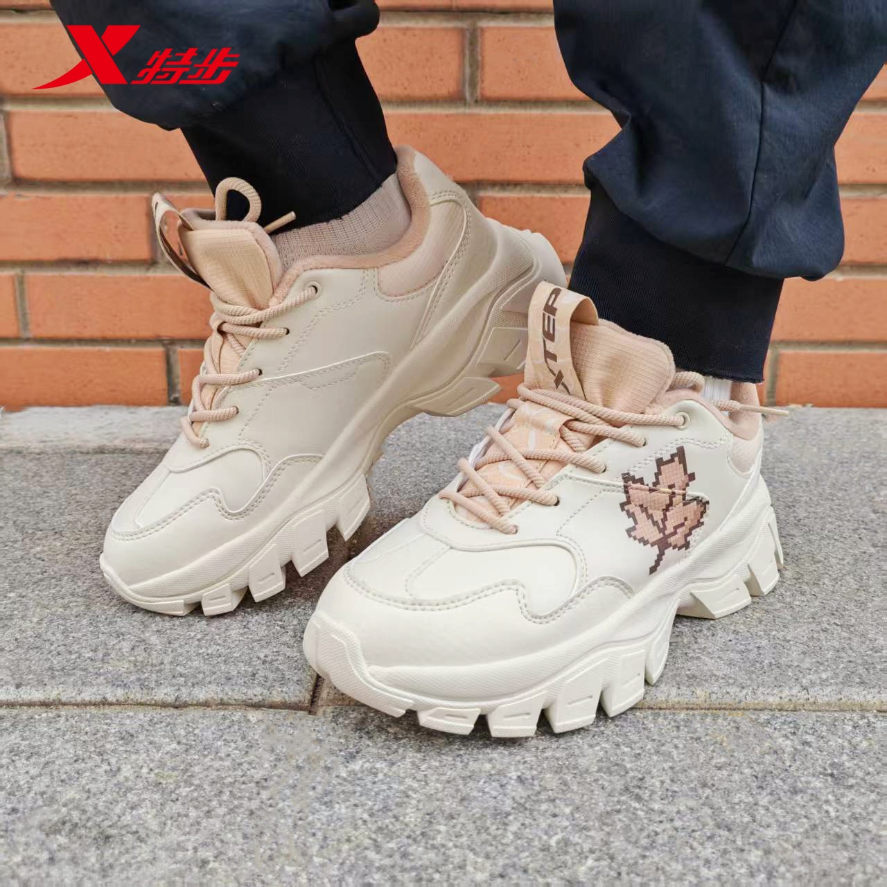 【女子二棉】特步 秋冬加绒保暖老爹鞋女国潮鞋子老爹鞋318370004