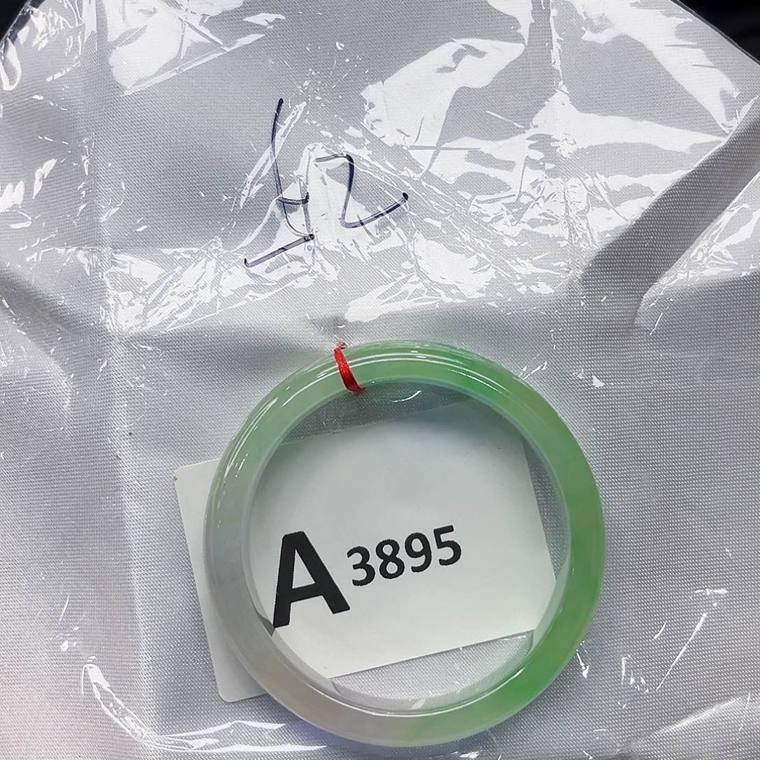 翡翠手镯未镶嵌多样性