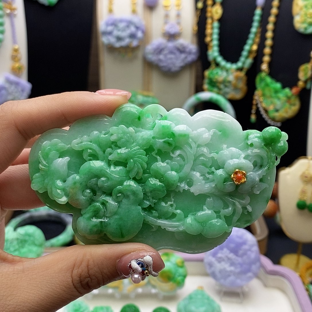 翡翠颈饰未镶嵌天然