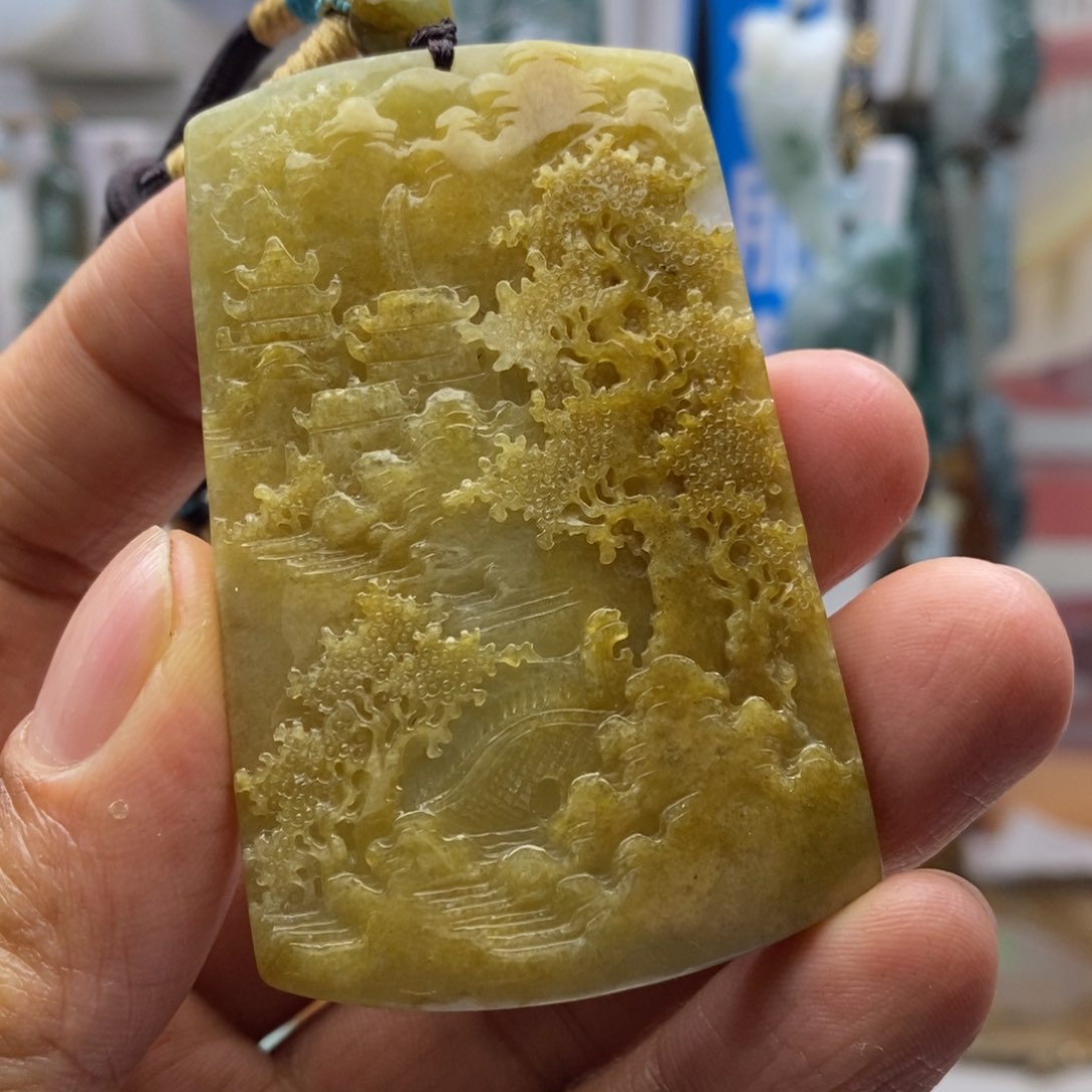 翡翠颈饰未镶嵌山水