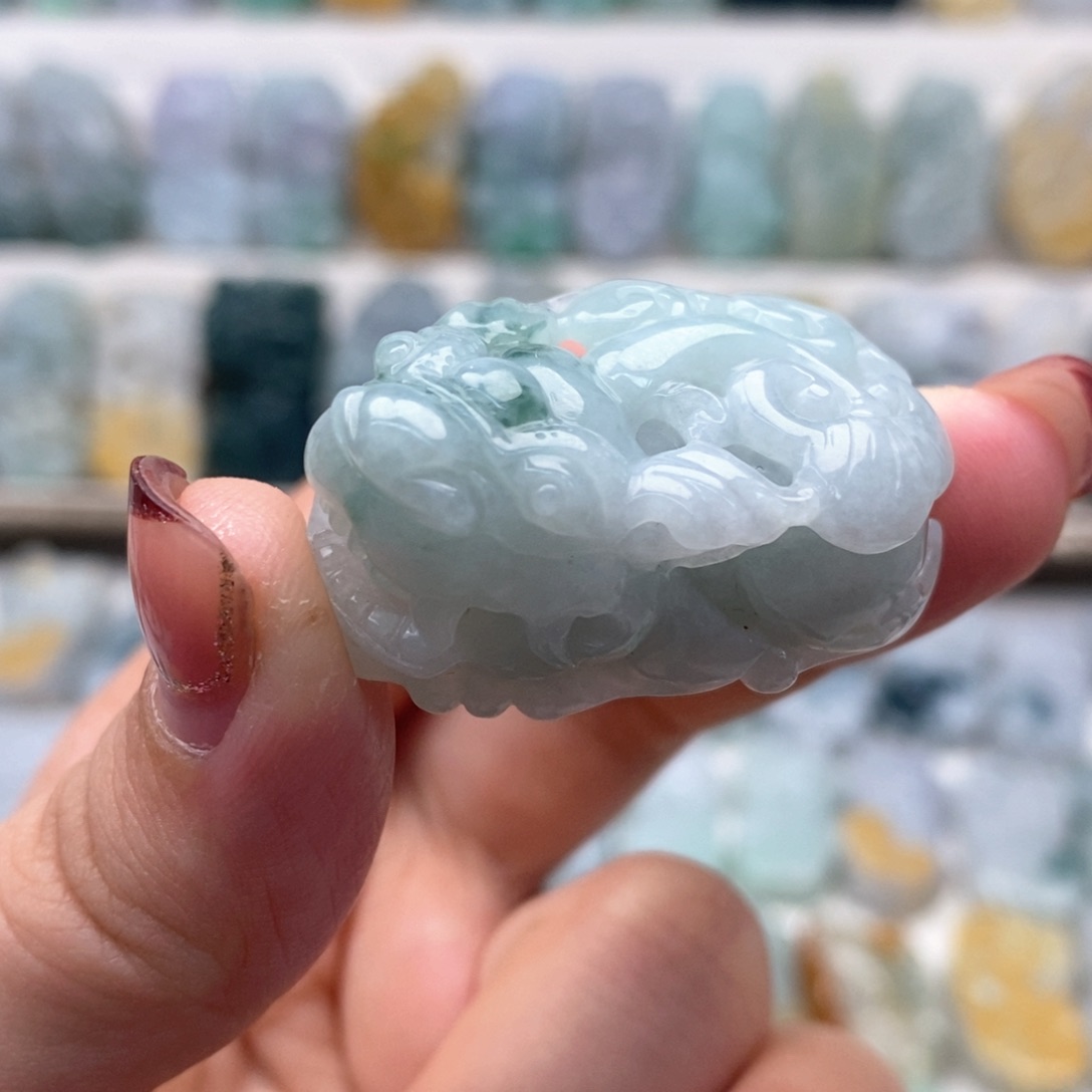 翡翠吊坠(赠链)未镶嵌口含珠