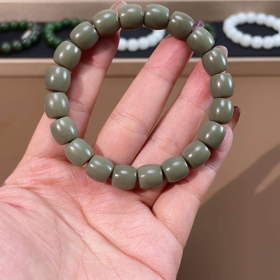 和田玉手链未镶嵌豆青10