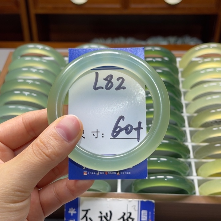 唯****岫玉未镶嵌手镯手镯